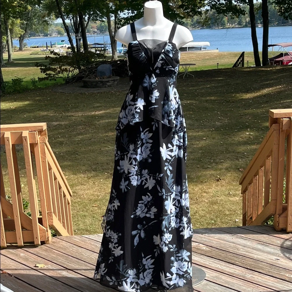 BCBGMaxAzria gorgeous & unique gown 12 - Picture 2 of 13